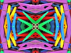 Künstliche Spiegelungen Ich habe mich ein wenig mit Mehrfachspiegelungen eines bestimmten Themas "herumgespielt" und eine neue Welt kreiert....