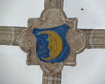 Schlussstein mit Mond auf Wappenschild